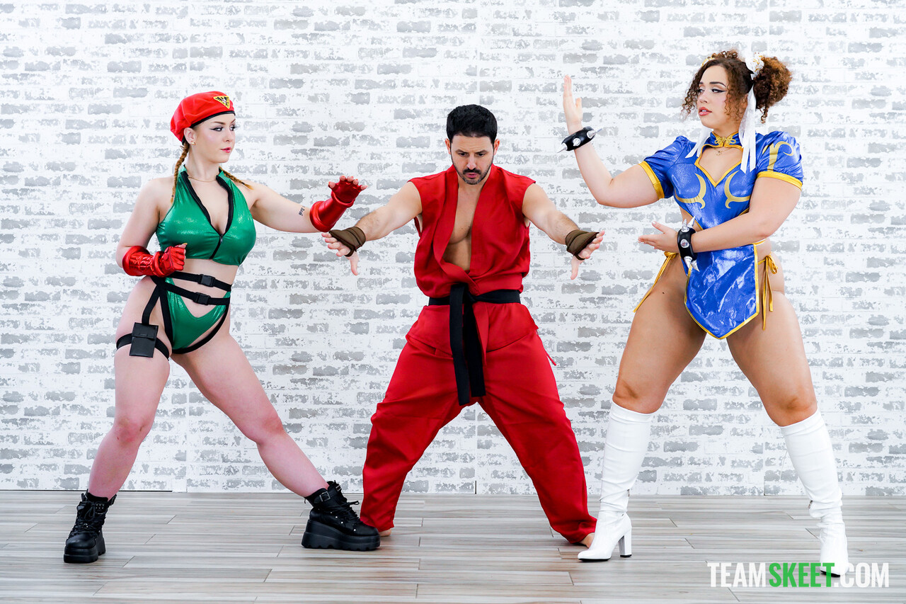 Zoey Uso and Willow Ryder: Chubby Fighters Lick Pussy in Threesome 10