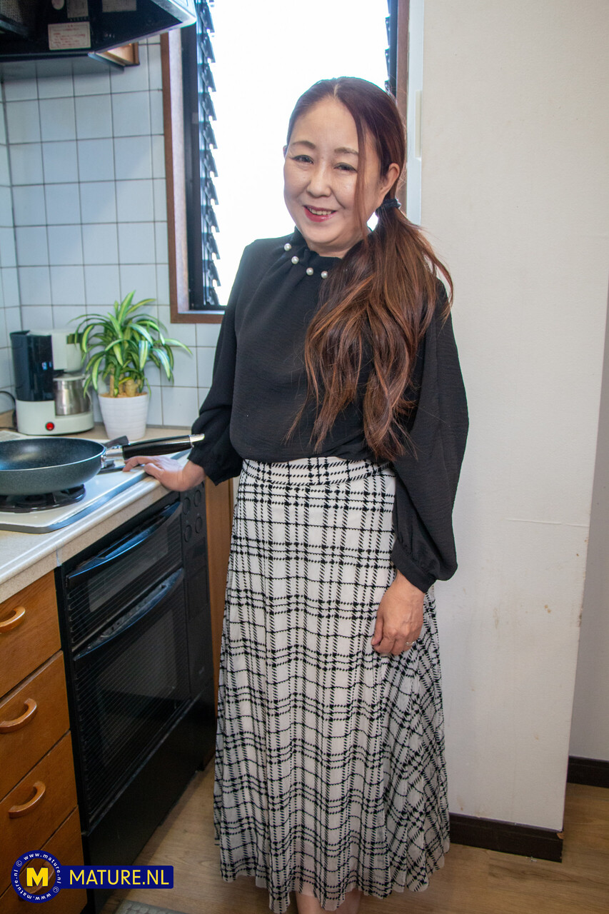 Izumi Uekura Naked Mature NL Porn Pics